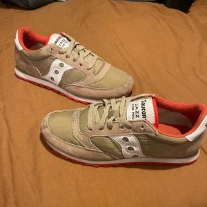 ❌sold❌Saucony Jazz Tan Sneakers.